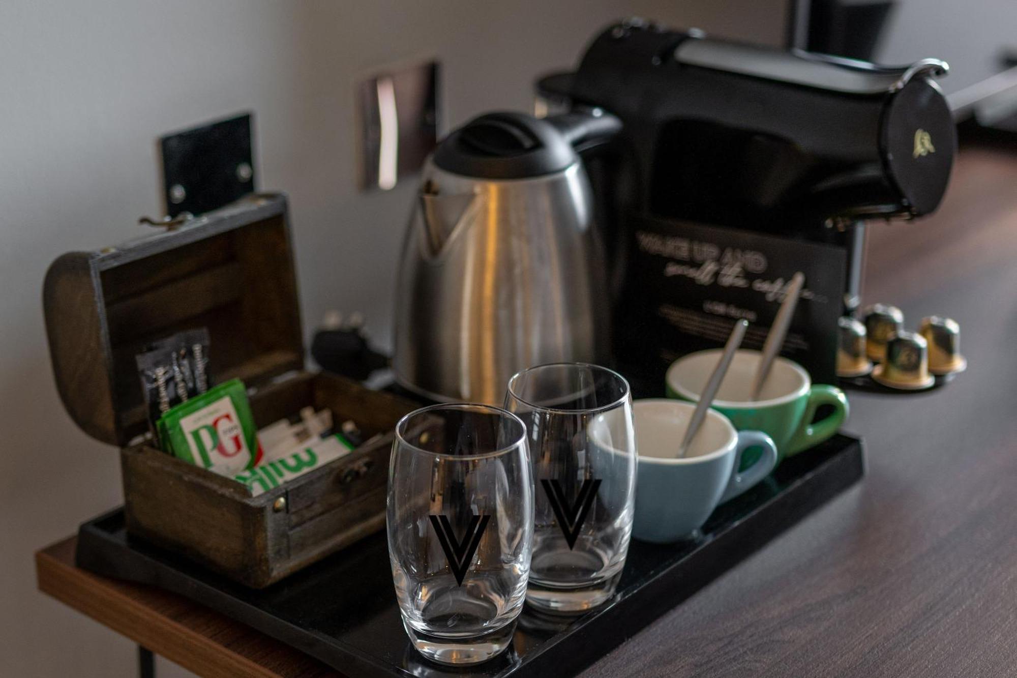 Village Hotel Cardiff Bagian luar foto