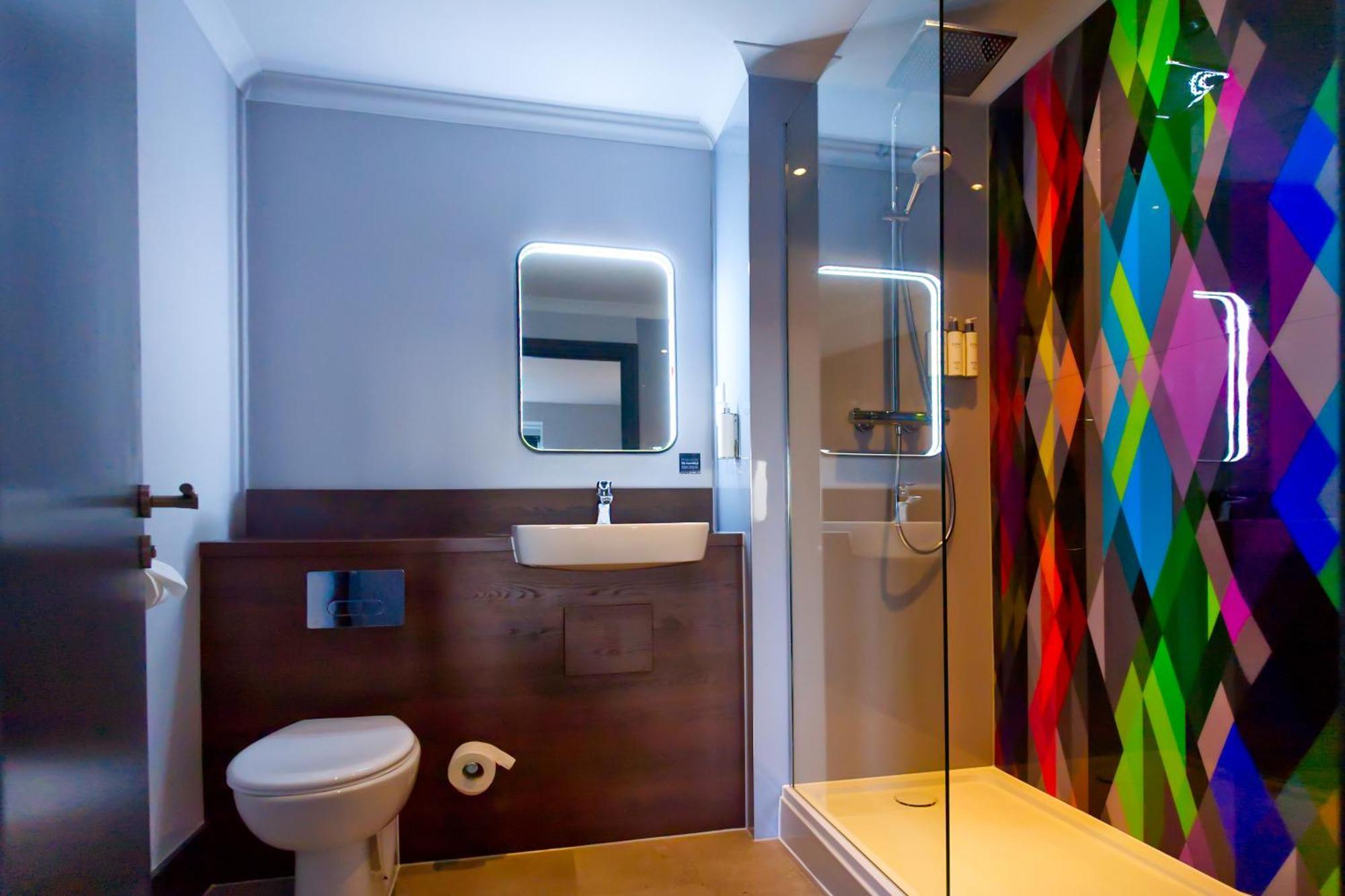 Village Hotel Cardiff Bagian luar foto