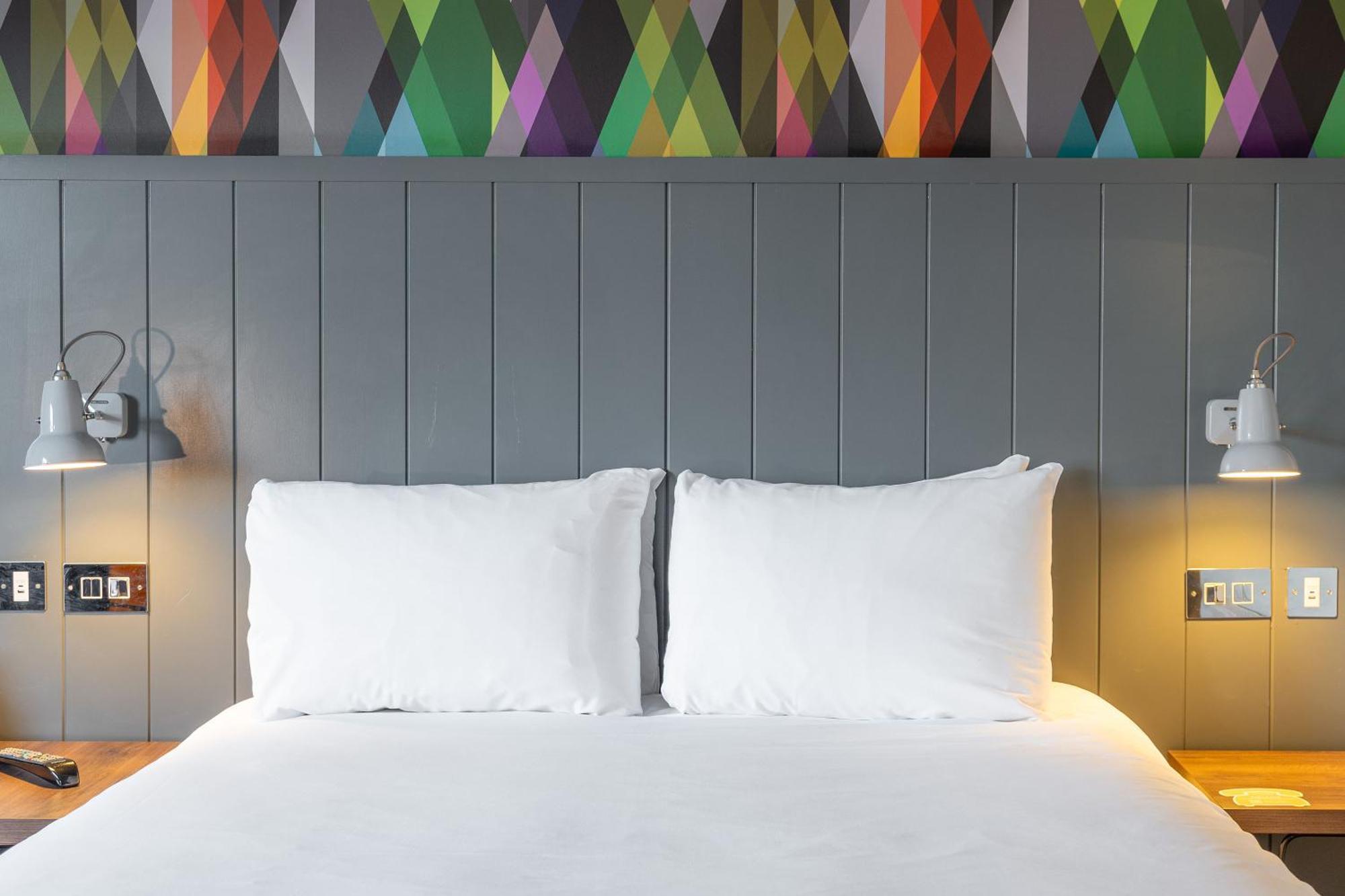 Village Hotel Cardiff Bagian luar foto