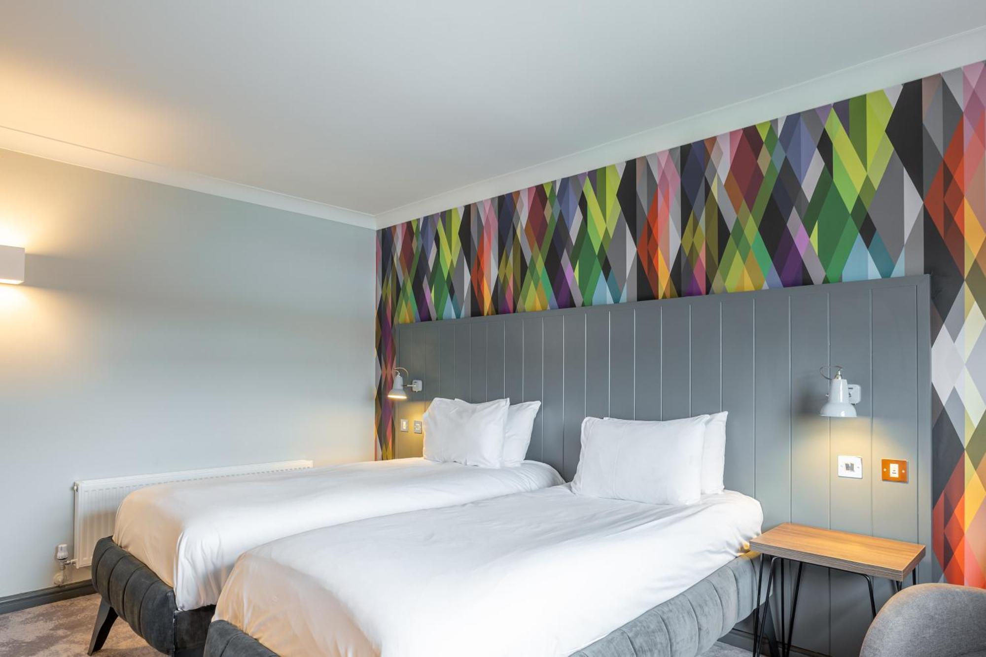 Village Hotel Cardiff Bagian luar foto